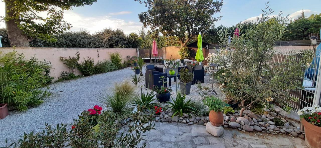 Le Mas D'Hubert L'Isle-sur-la-Sorgue Bagian luar foto