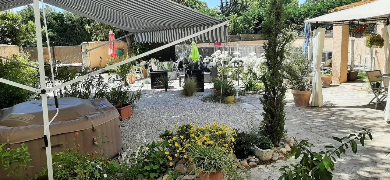 Le Mas D'Hubert L'Isle-sur-la-Sorgue Bagian luar foto