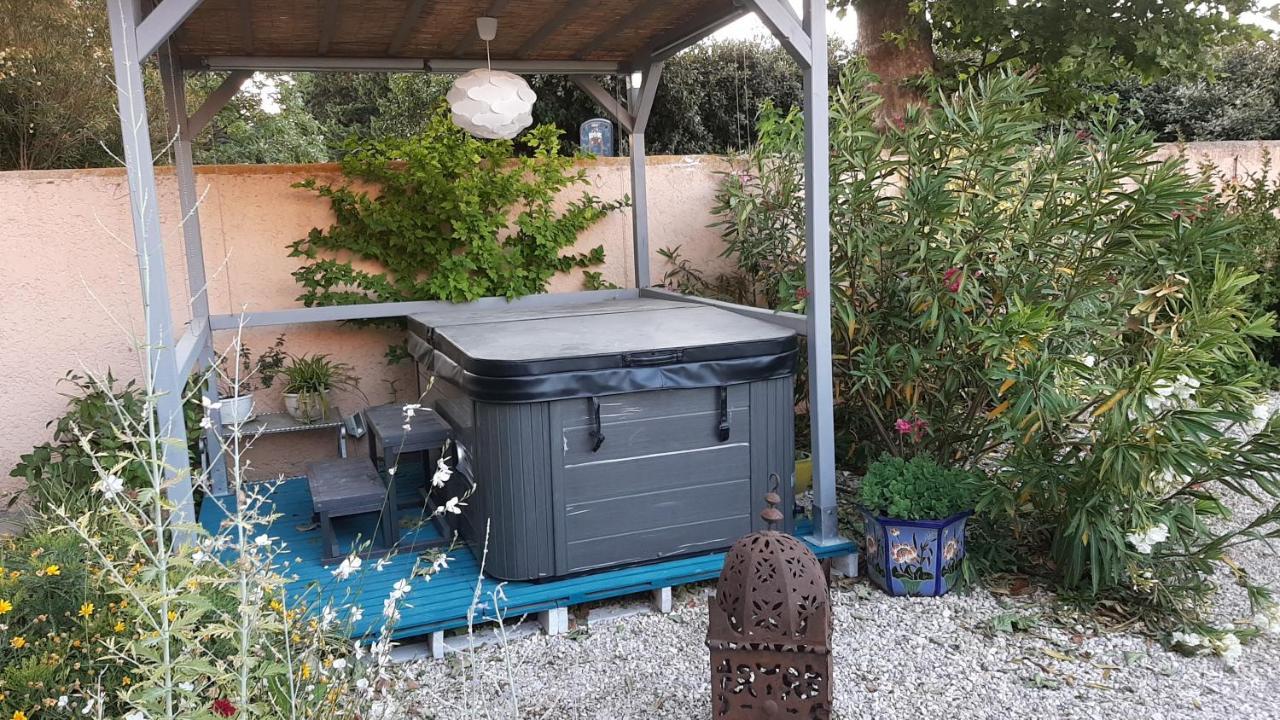 Le Mas D'Hubert L'Isle-sur-la-Sorgue Bagian luar foto