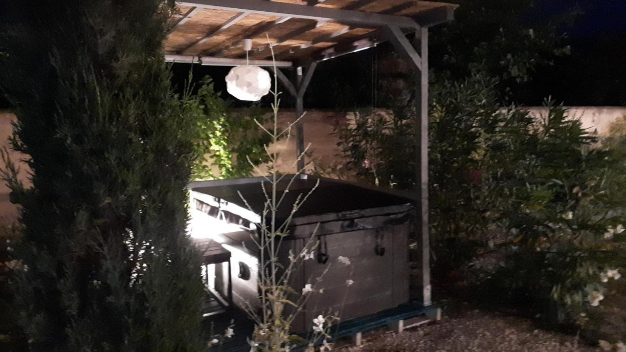 Le Mas D'Hubert L'Isle-sur-la-Sorgue Bagian luar foto